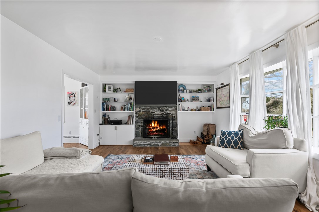 Newport, Rhode Island 02840, United States, 3 Bedrooms Bedrooms, ,2 BathroomsBathrooms,Residential,Active,99479