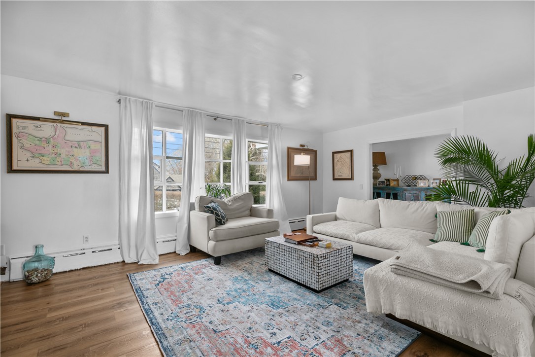 Newport, Rhode Island 02840, United States, 3 Bedrooms Bedrooms, ,2 BathroomsBathrooms,Residential,Active,99479