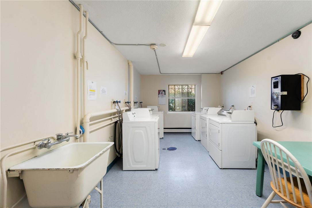 Warwick, Rhode Island 02818, United States, 1 Bedroom Bedrooms, ,1 BathroomBathrooms,Residential,Active,119507