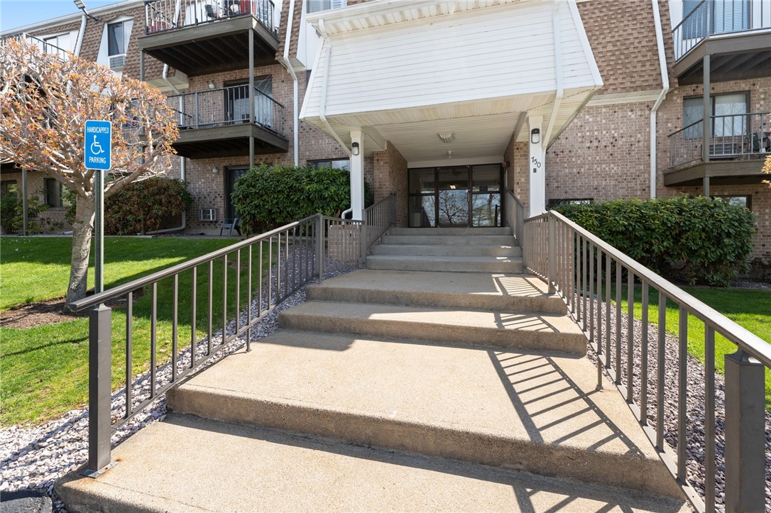 Warwick, Rhode Island 02818, United States, 1 Bedroom Bedrooms, ,1 BathroomBathrooms,Residential,Active,119507