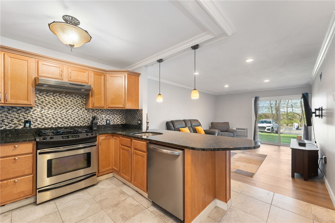 Warwick, Rhode Island 02818, United States, 1 Bedroom Bedrooms, ,1 BathroomBathrooms,Residential,Active,119507