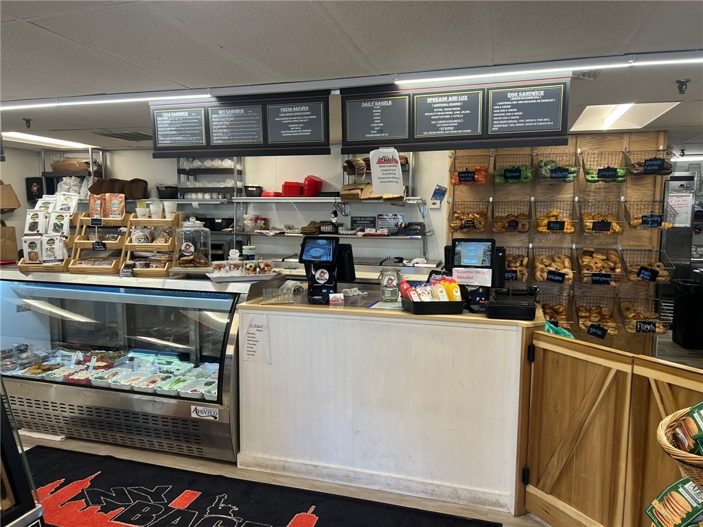 909 BOSTON NECK Hill