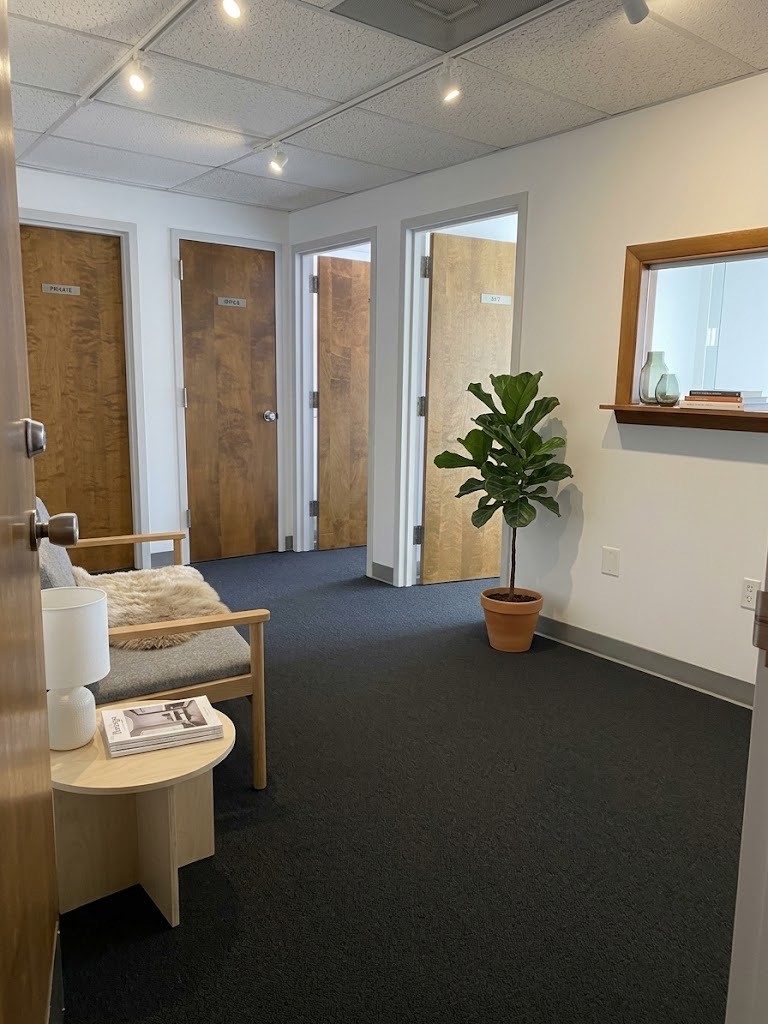 250 Wampanoag Trail 306