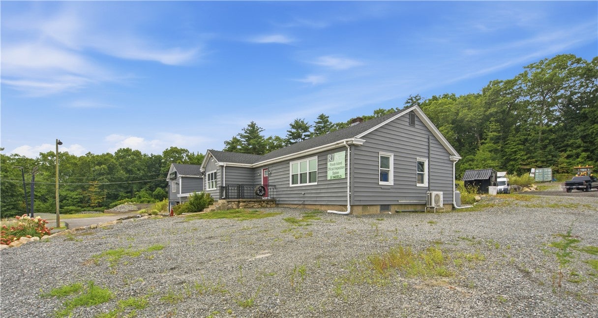 1117 Eddie Dowling Highway