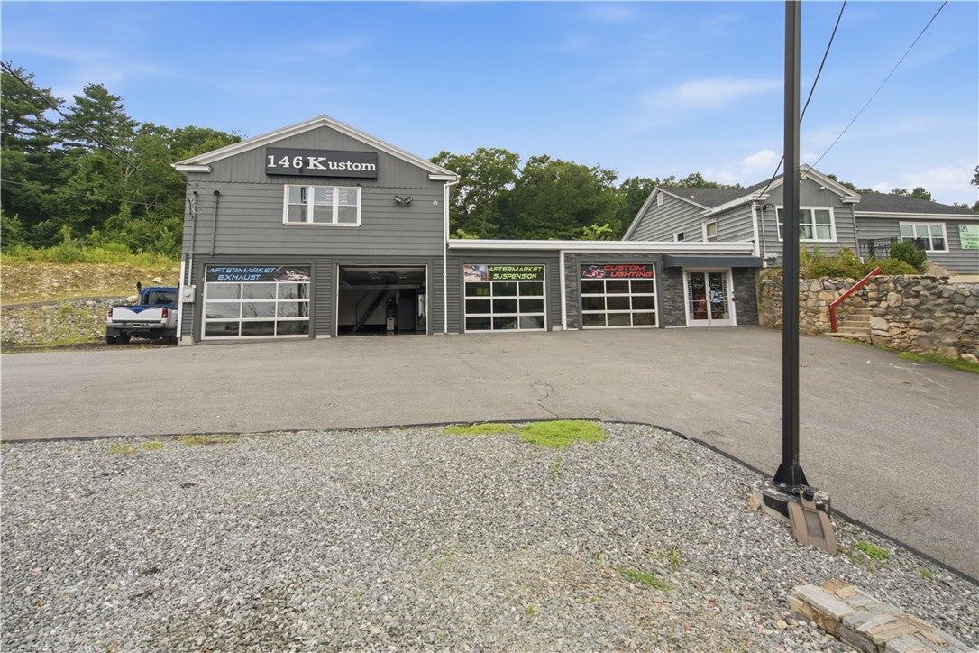 1117 Eddie Dowling Highway