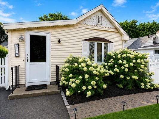 117 NAMQUID DR, WARWICK, RI 02888 - Image ba661b99a0bd6cf6e4f2faf6ae1bb04b/3516307922