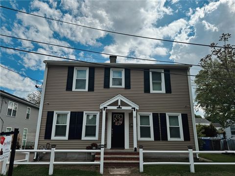 11 Crane St Street S Pawtucket RI 02860