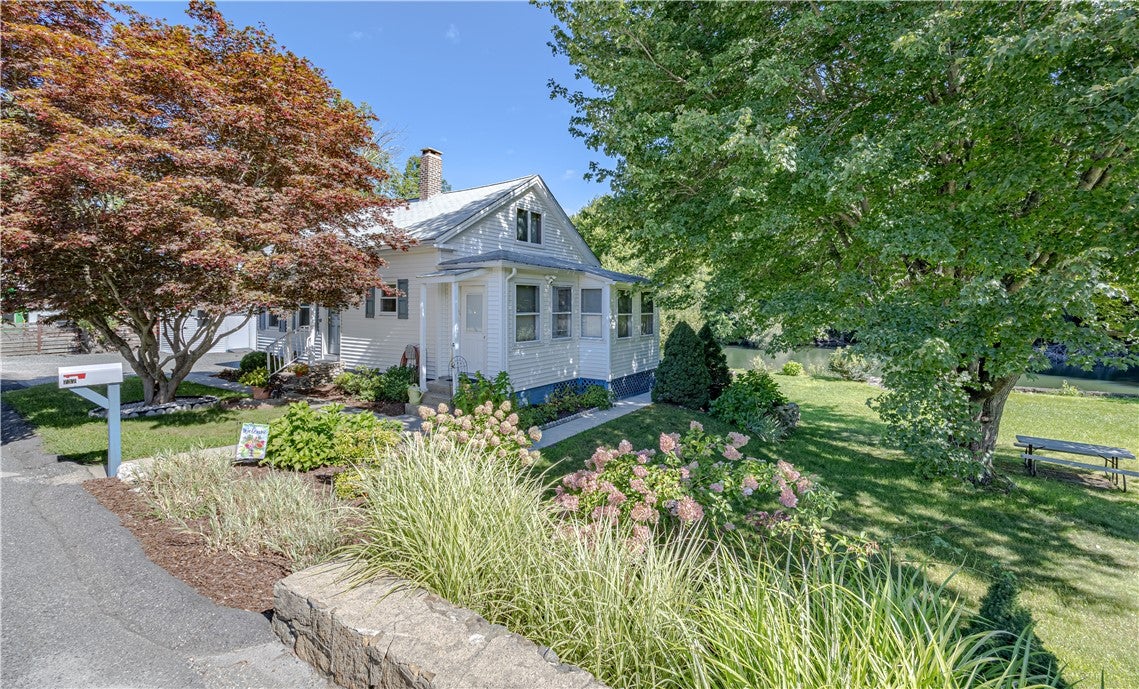 737 Putnam Pike