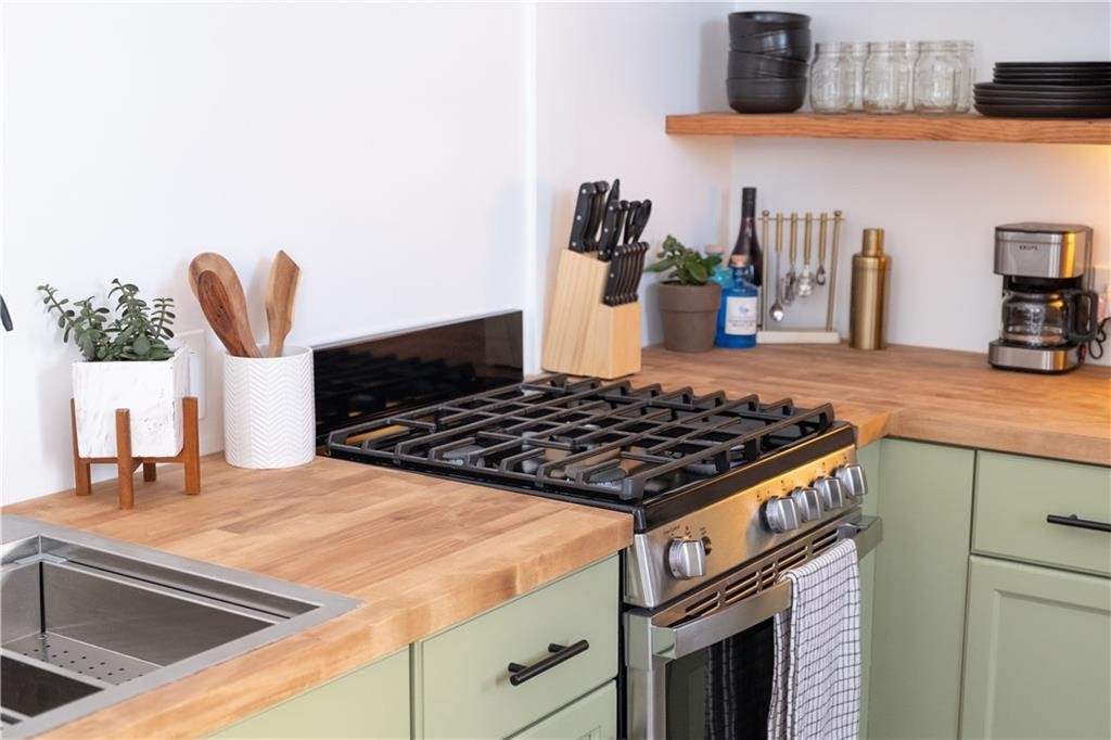 Newport, Rhode Island 02840, United States, 1 Bedroom Bedrooms, ,1 BathroomBathrooms,Residential,Active,246133