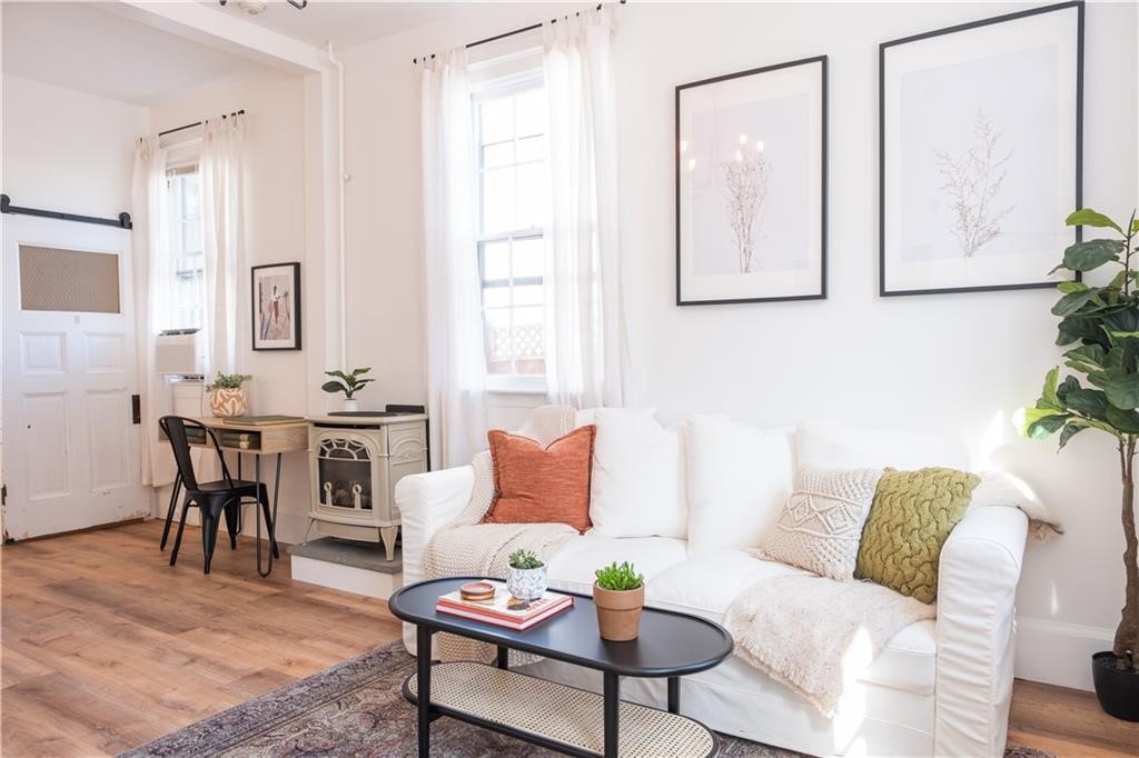 Newport, Rhode Island 02840, United States, 1 Bedroom Bedrooms, ,1 BathroomBathrooms,Residential,Active,246133