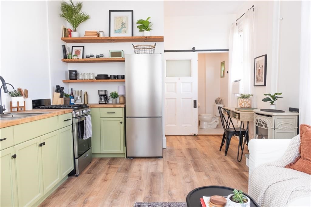 Newport, Rhode Island 02840, United States, 1 Bedroom Bedrooms, ,1 BathroomBathrooms,Residential,Active,246133