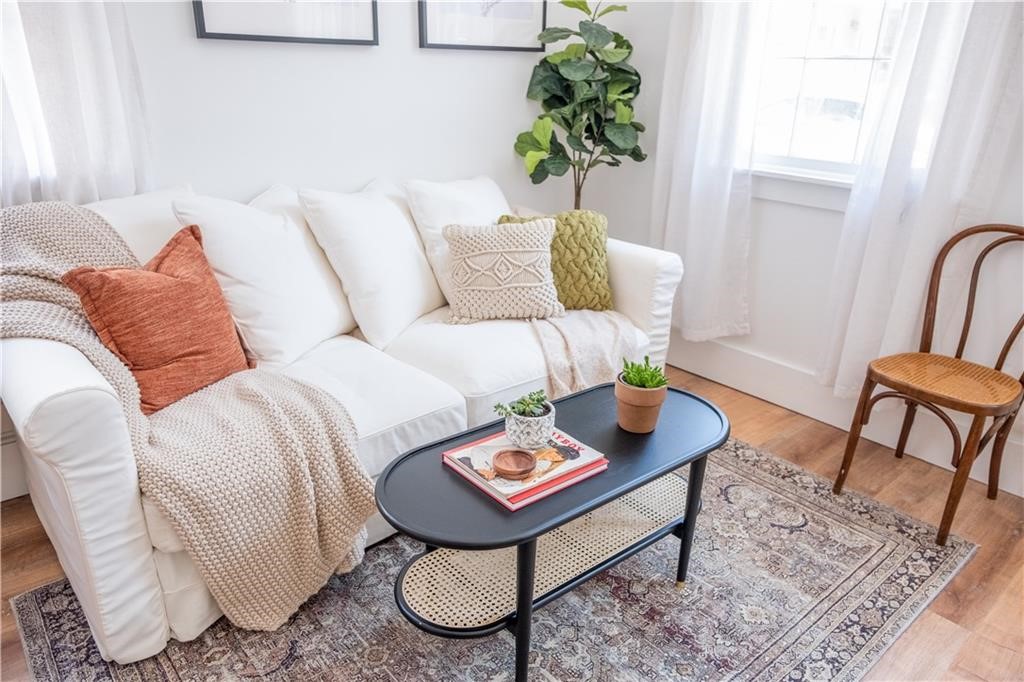 Newport, Rhode Island 02840, United States, 1 Bedroom Bedrooms, ,1 BathroomBathrooms,Residential,Active,246133