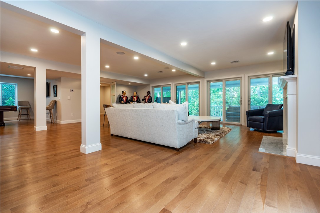 Coventry, Rhode Island 02816, United States, 3 Bedrooms Bedrooms, ,3 BathroomsBathrooms,Residential,Active,193289