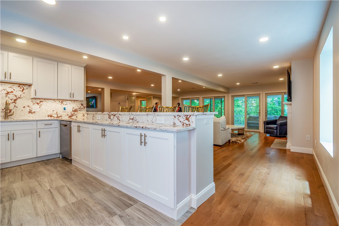 Coventry, Rhode Island 02816, United States, 3 Bedrooms Bedrooms, ,3 BathroomsBathrooms,Residential,Active,193289