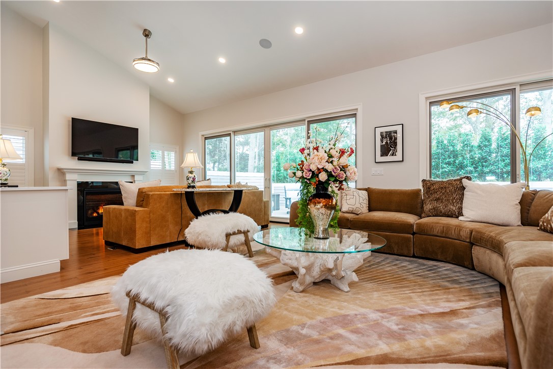 Coventry, Rhode Island 02816, United States, 3 Bedrooms Bedrooms, ,3 BathroomsBathrooms,Residential,Active,193289