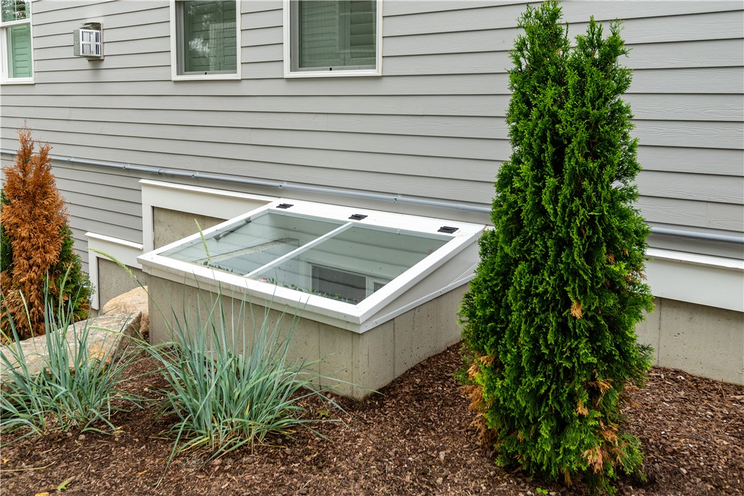 Coventry, Rhode Island 02816, United States, 3 Bedrooms Bedrooms, ,3 BathroomsBathrooms,Residential,Active,193289