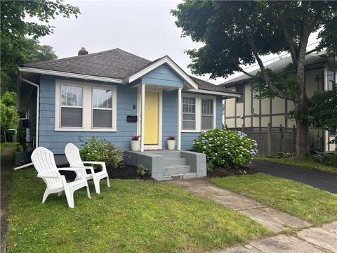 9 Rockland Street Narragansett RI 02882