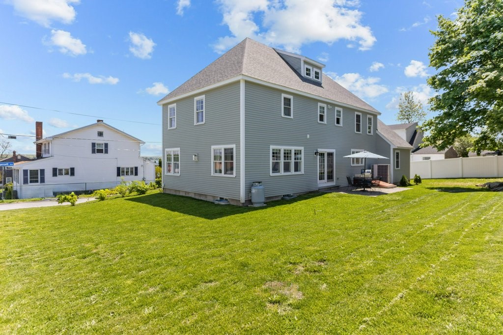 11 Narragansett Avenue