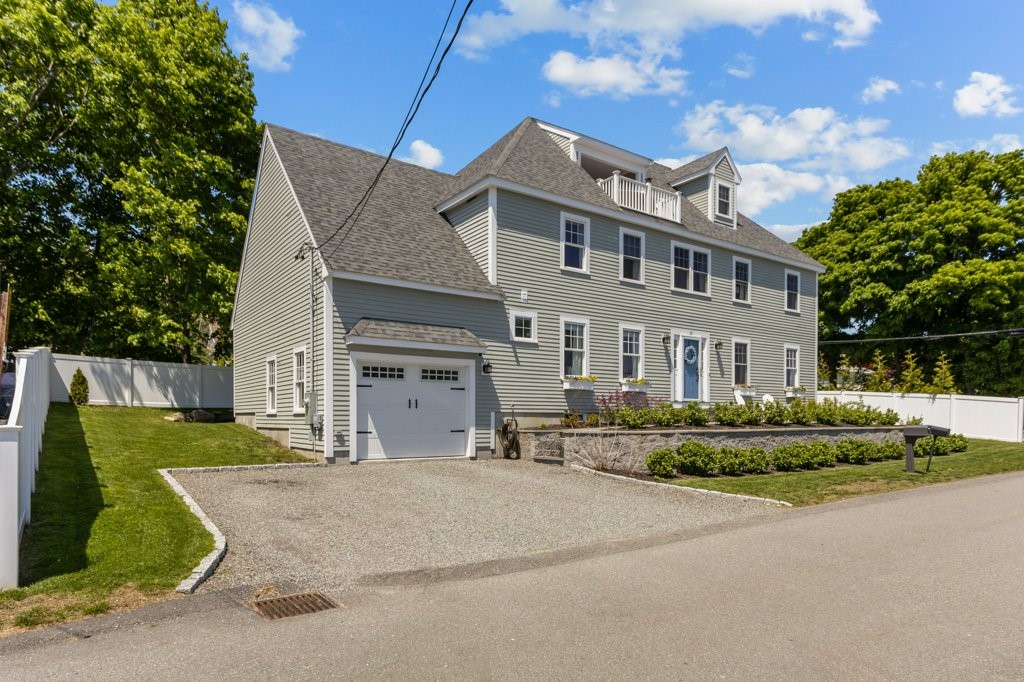 11 Narragansett Avenue
