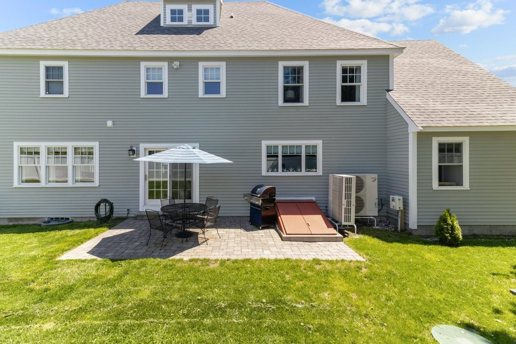 11 Narragansett Avenue