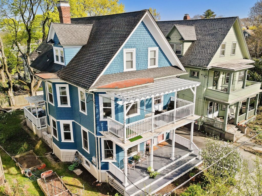143 Ivy Street