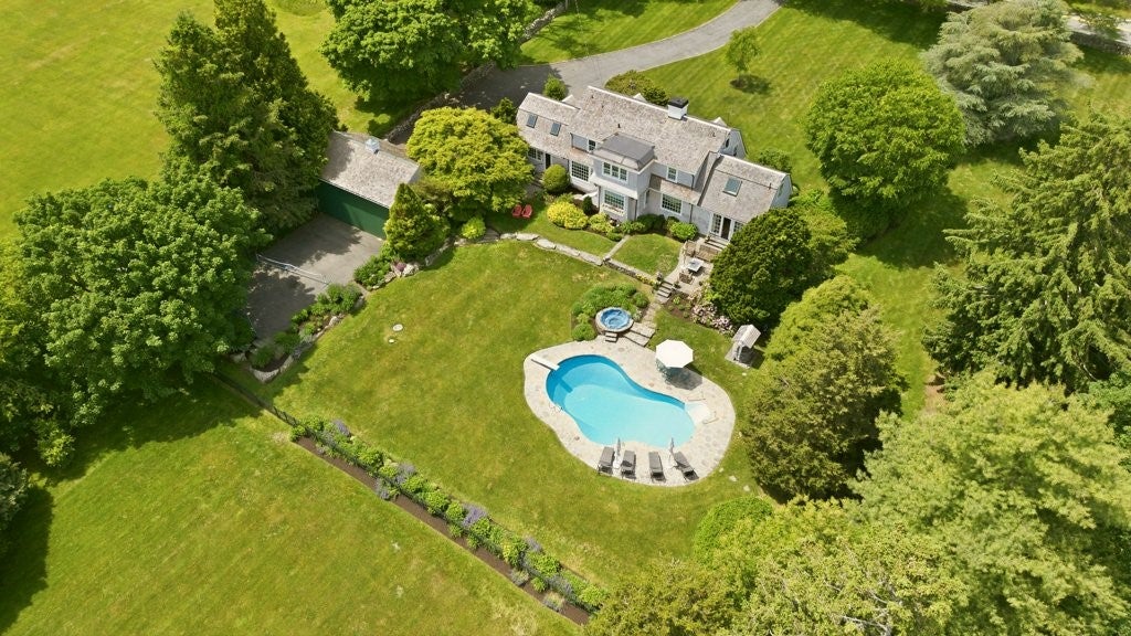148 Nanaquaket Road