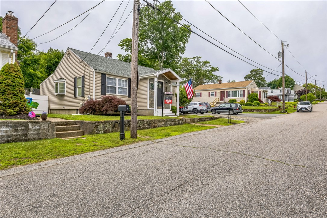 81 Waumsett Avenue