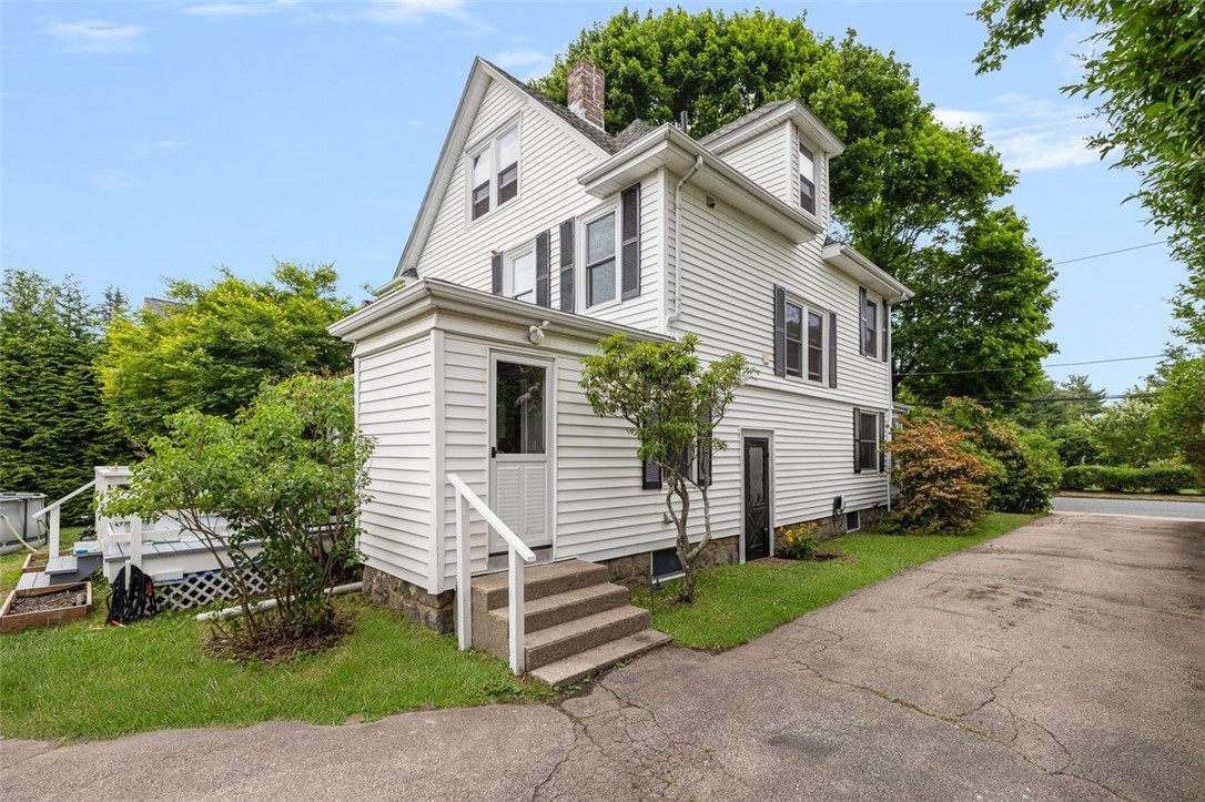 94 Lake Street 92