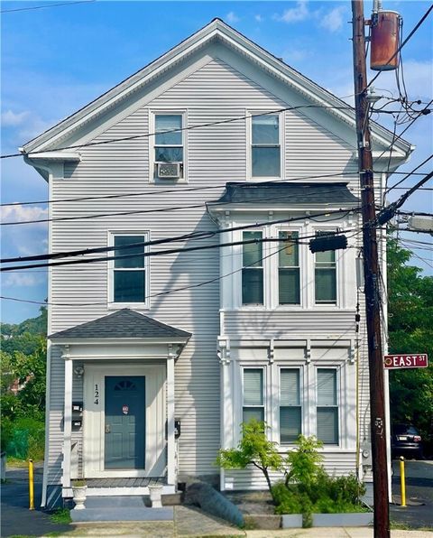 124 East Street Woonsocket RI 02895