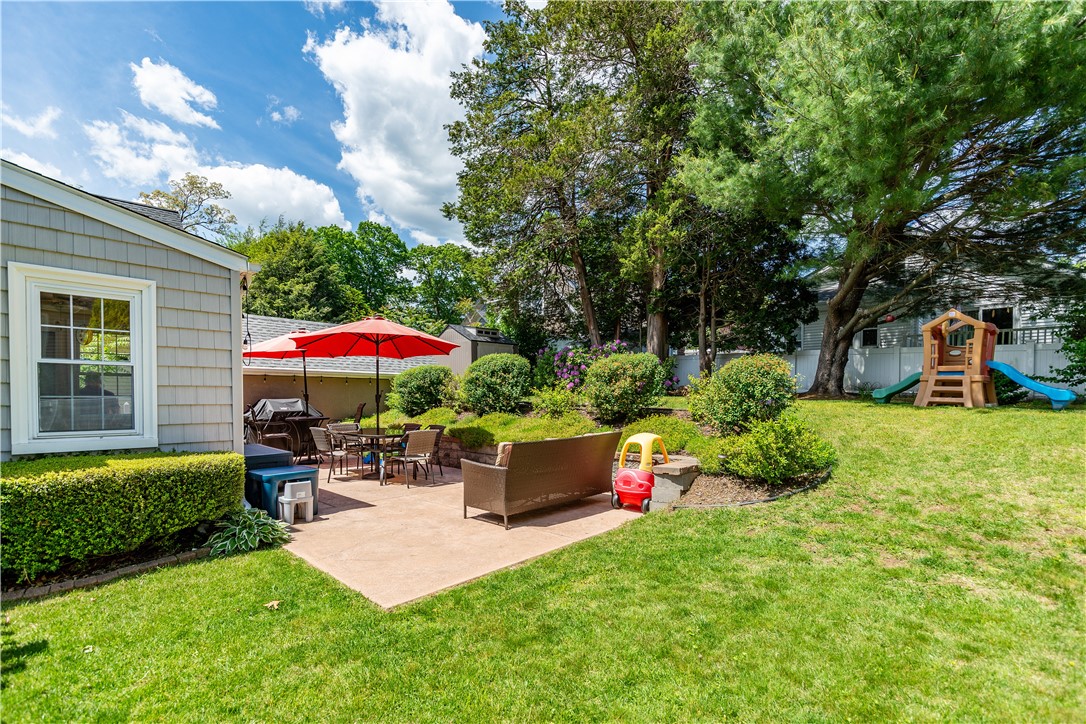 Cranston, Rhode Island 02910, United States, 2 Bedrooms Bedrooms, ,2 BathroomsBathrooms,Residential,Active,142489