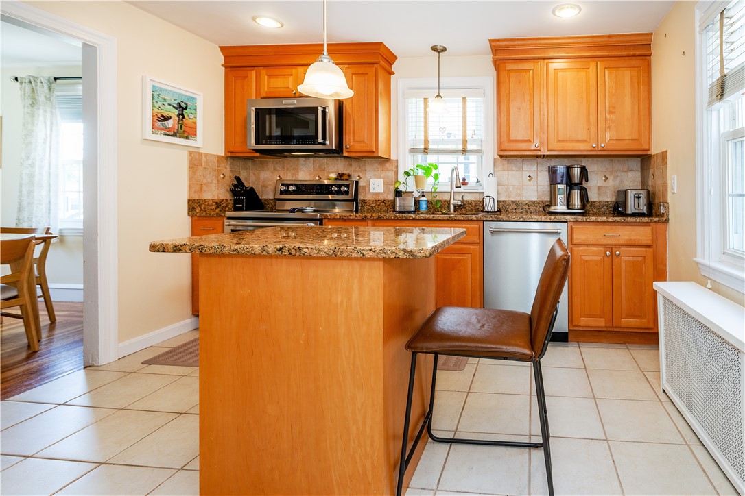 Cranston, Rhode Island 02910, United States, 2 Bedrooms Bedrooms, ,2 BathroomsBathrooms,Residential,Active,142489