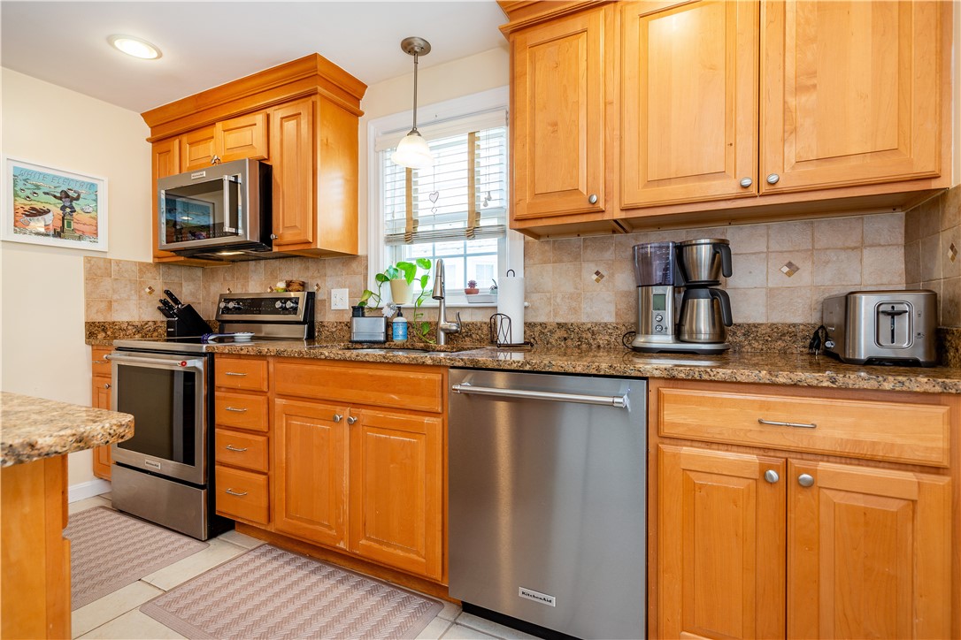 Cranston, Rhode Island 02910, United States, 2 Bedrooms Bedrooms, ,2 BathroomsBathrooms,Residential,Active,142489