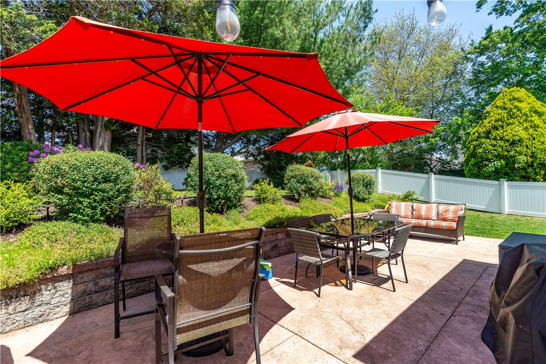 Cranston, Rhode Island 02910, United States, 2 Bedrooms Bedrooms, ,2 BathroomsBathrooms,Residential,Active,142489