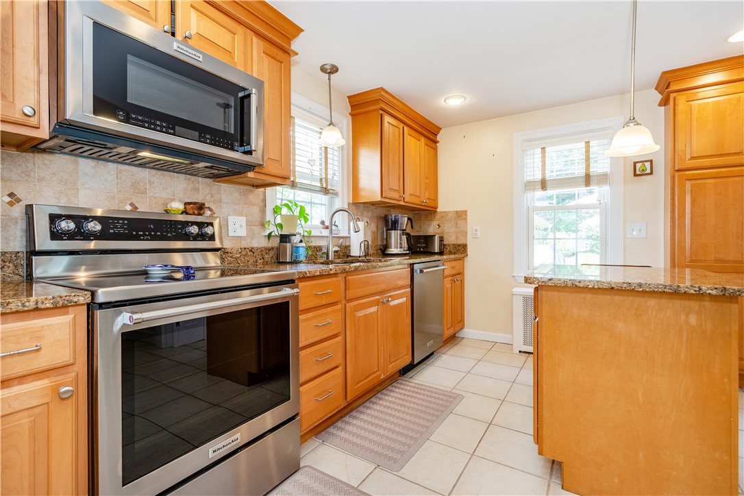 Cranston, Rhode Island 02910, United States, 2 Bedrooms Bedrooms, ,2 BathroomsBathrooms,Residential,Active,142489