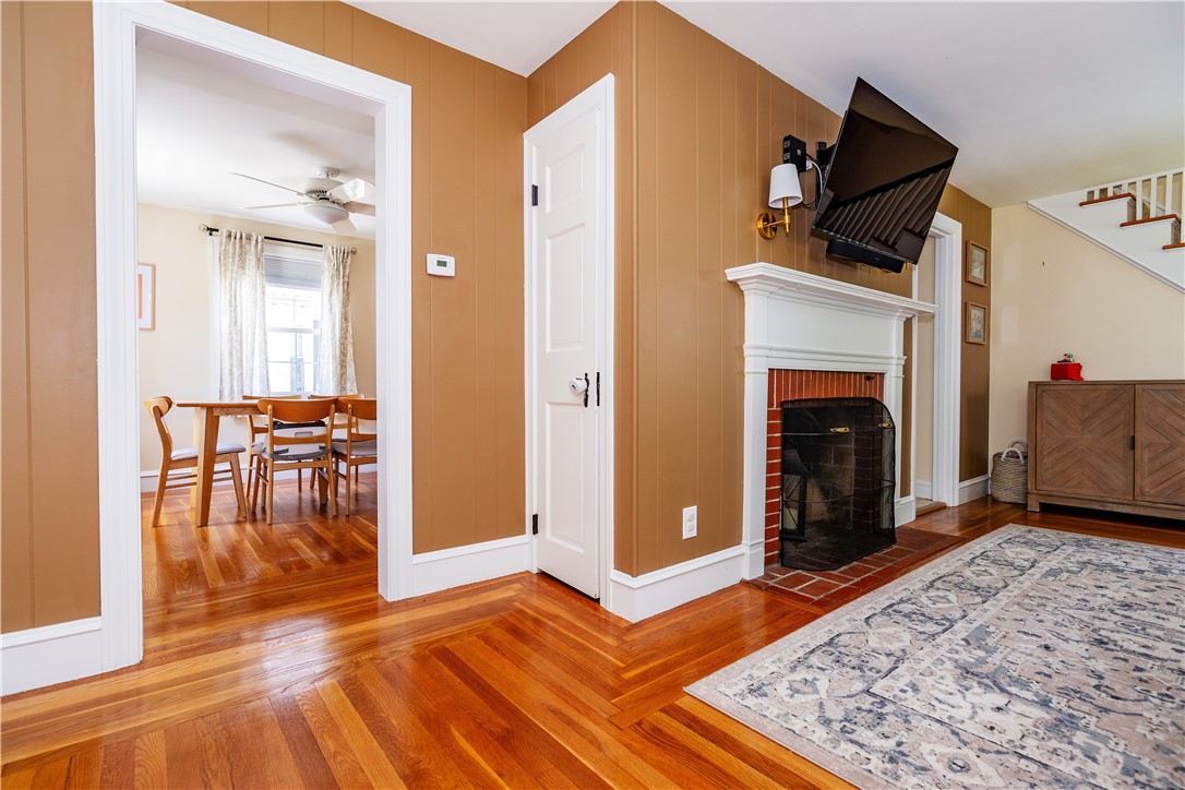 Cranston, Rhode Island 02910, United States, 2 Bedrooms Bedrooms, ,2 BathroomsBathrooms,Residential,Active,142489