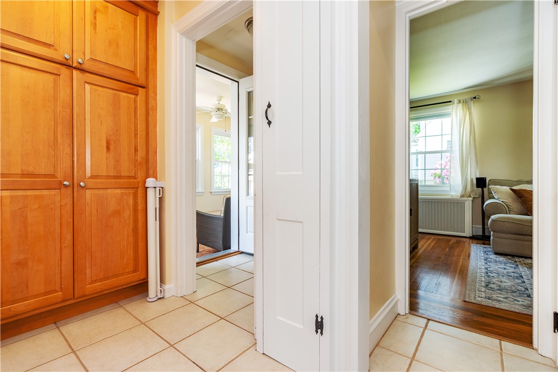 Cranston, Rhode Island 02910, United States, 2 Bedrooms Bedrooms, ,2 BathroomsBathrooms,Residential,Active,142489