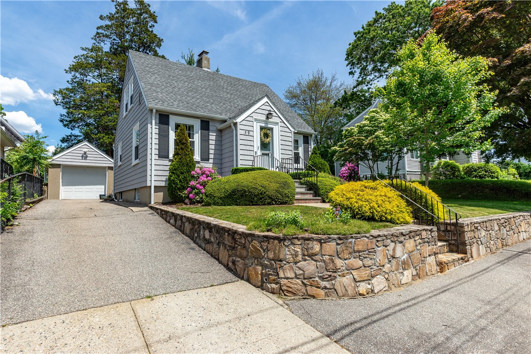 Cranston, Rhode Island 02910, United States, 2 Bedrooms Bedrooms, ,2 BathroomsBathrooms,Residential,Active,142489