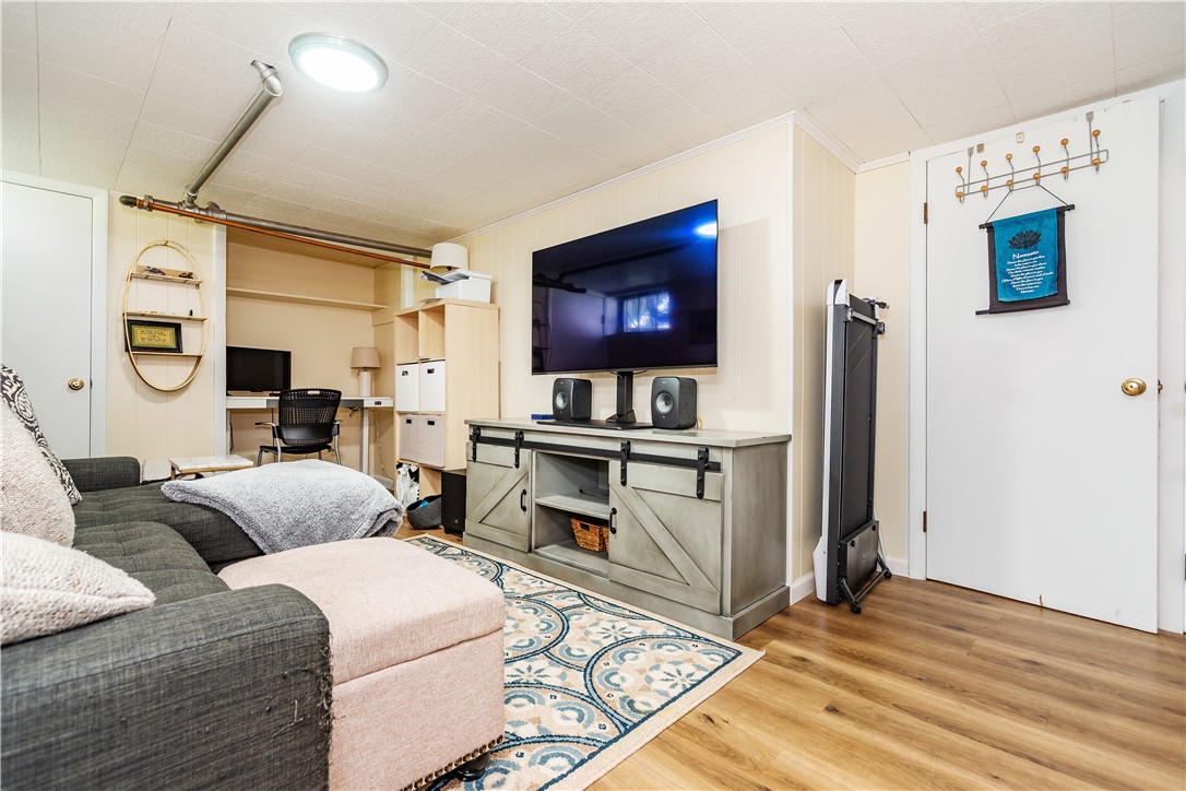 Cranston, Rhode Island 02910, United States, 2 Bedrooms Bedrooms, ,2 BathroomsBathrooms,Residential,Active,142489