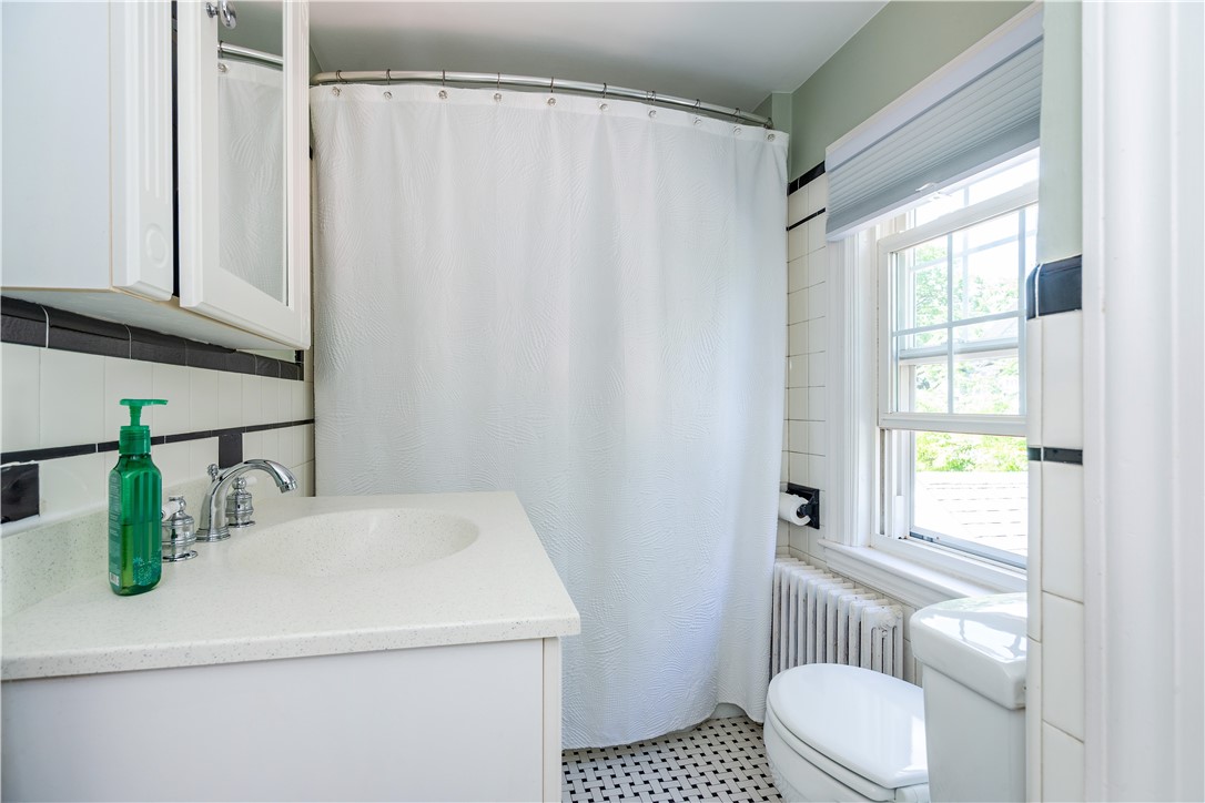 Cranston, Rhode Island 02910, United States, 2 Bedrooms Bedrooms, ,2 BathroomsBathrooms,Residential,Active,142489