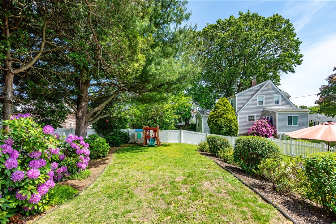 Cranston, Rhode Island 02910, United States, 2 Bedrooms Bedrooms, ,2 BathroomsBathrooms,Residential,Active,142489