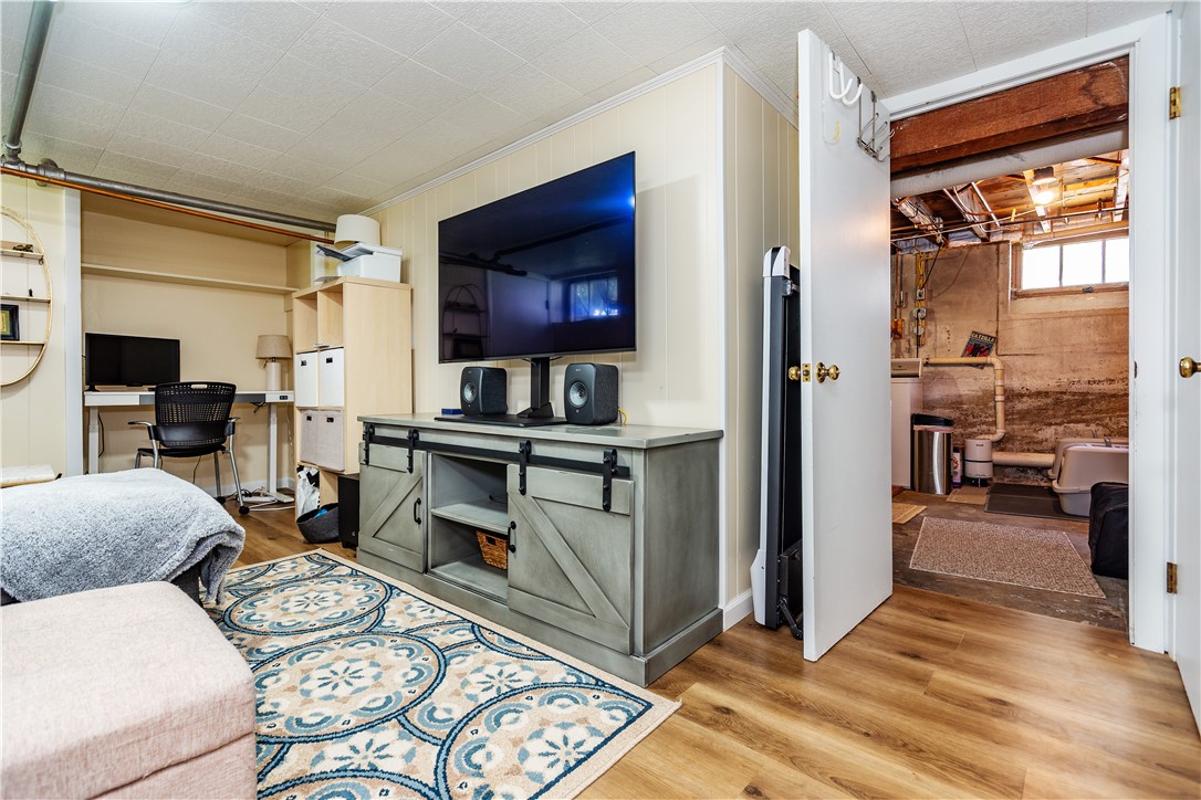 Cranston, Rhode Island 02910, United States, 2 Bedrooms Bedrooms, ,2 BathroomsBathrooms,Residential,Active,142489