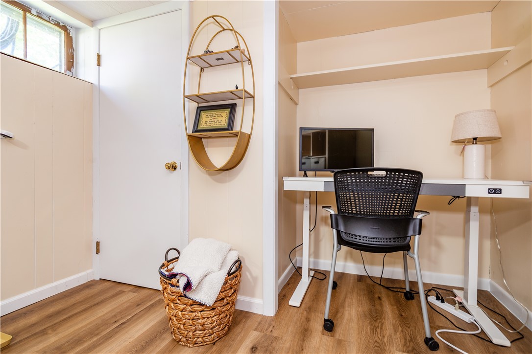 Cranston, Rhode Island 02910, United States, 2 Bedrooms Bedrooms, ,2 BathroomsBathrooms,Residential,Active,142489