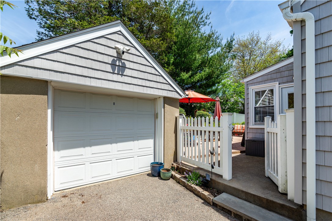 Cranston, Rhode Island 02910, United States, 2 Bedrooms Bedrooms, ,2 BathroomsBathrooms,Residential,Active,142489