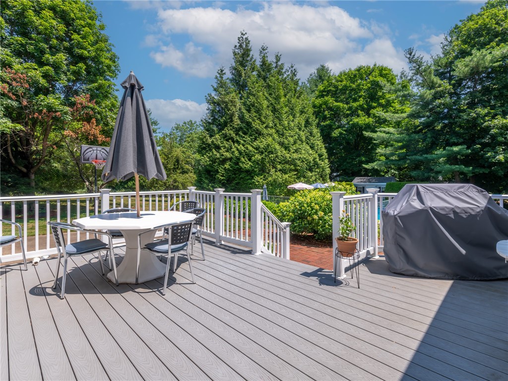 10 Ridgefield Drive