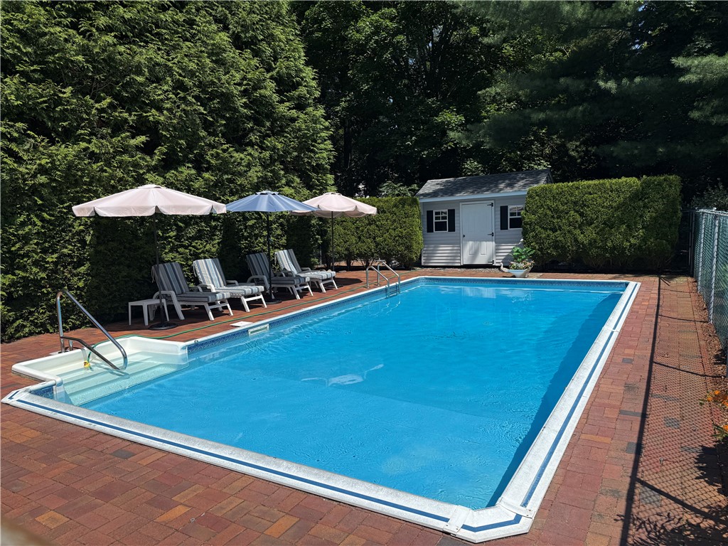 10 Ridgefield Drive