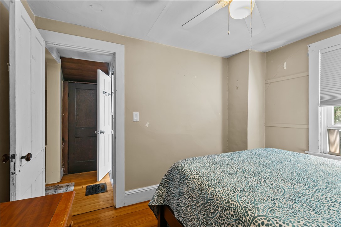 Newport, Rhode Island 02840, United States, 3 Bedrooms Bedrooms, ,2 BathroomsBathrooms,Residential,Pending,37584