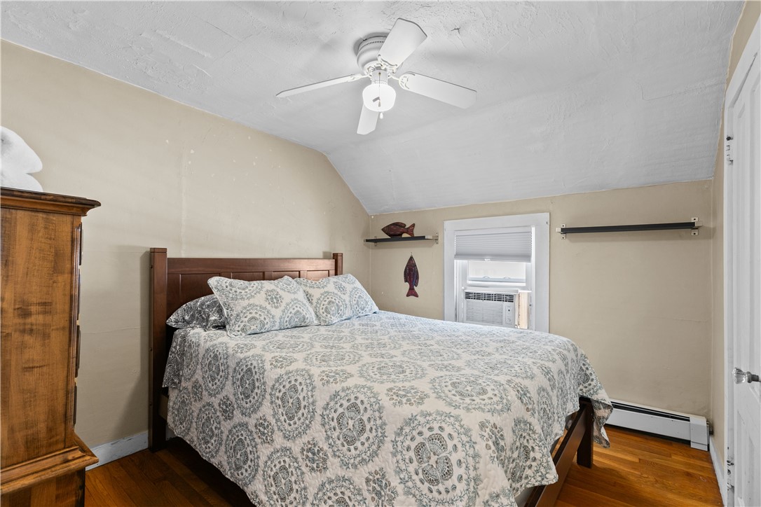 Newport, Rhode Island 02840, United States, 3 Bedrooms Bedrooms, ,2 BathroomsBathrooms,Residential,Pending,37584