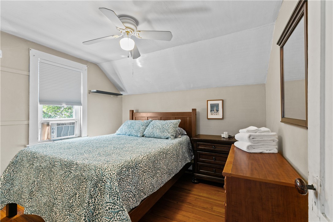 Newport, Rhode Island 02840, United States, 3 Bedrooms Bedrooms, ,2 BathroomsBathrooms,Residential,Pending,37584