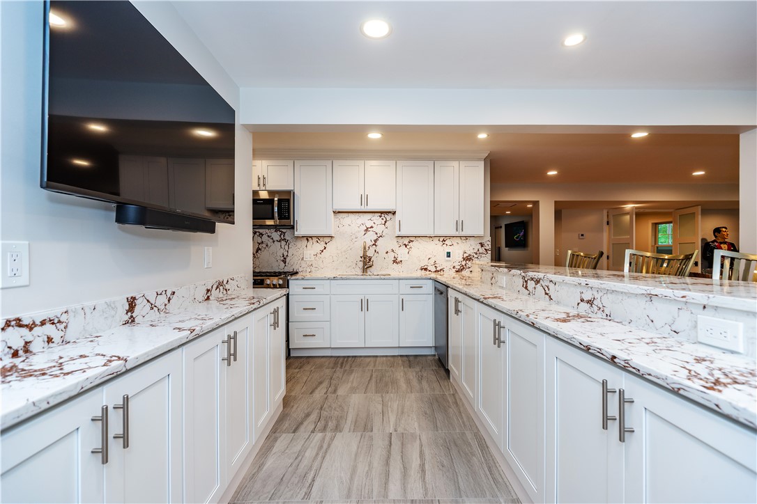 Coventry, Rhode Island 02816, United States, 4 Bedrooms Bedrooms, ,3 BathroomsBathrooms,Residential,Active,173156