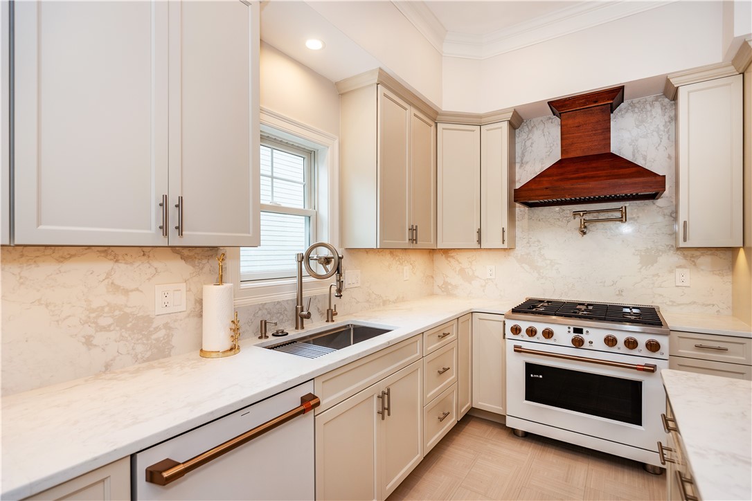 Coventry, Rhode Island 02816, United States, 4 Bedrooms Bedrooms, ,3 BathroomsBathrooms,Residential,Active,173156